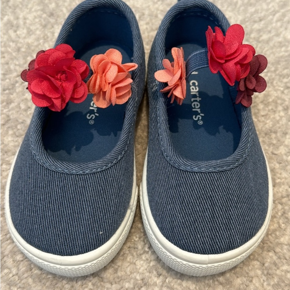 Brand new Carter’s toddler shoes in size 5